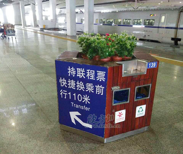?？谲?chē)站花盆分類(lèi)垃圾桶倡導(dǎo)環(huán)保理念